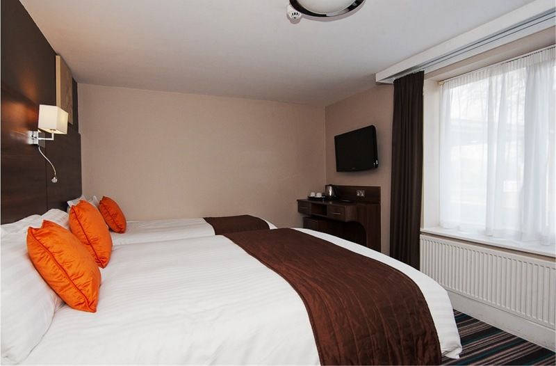 Riverside 3*