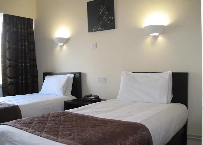 Riverside Hotel