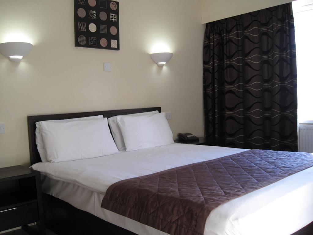 Riverside 3*